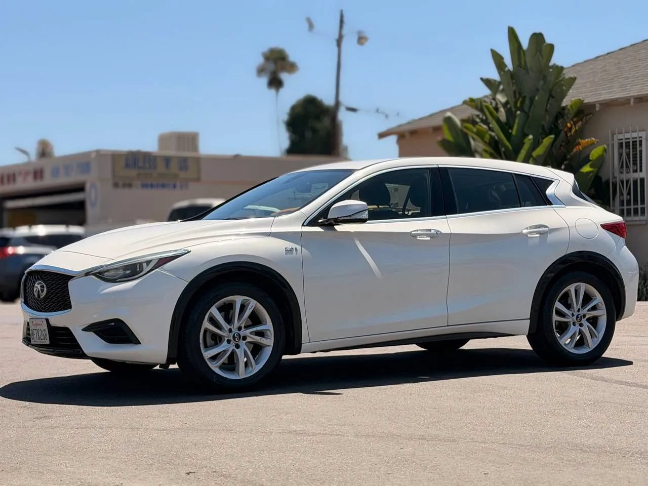 Used 2018 INFINITI QX30 FWD image 6