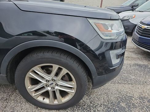 Used 2017 Ford Explorer XLT w/ Equipment Group 202A AWD/4WD image 17