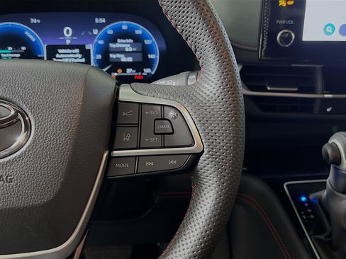 Used 2025 Toyota Sienna XSE image 20