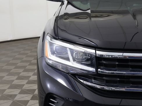 Used 2023 Volkswagen Atlas SEL AWD/4WD image 16