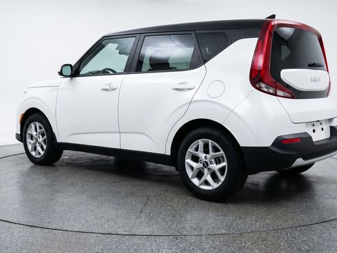 Used 2025 Kia Soul LX w/ LX Technology Package FWD image 6