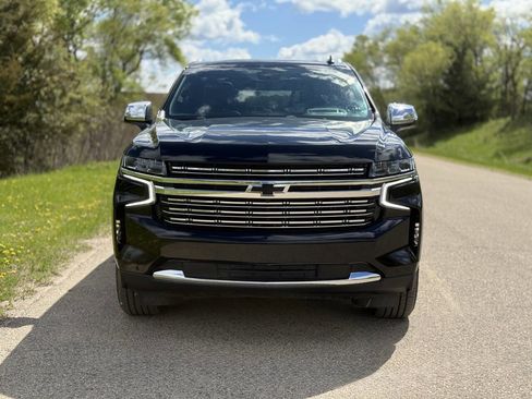 Used 2023 Chevrolet Suburban Premier AWD/4WD image 3