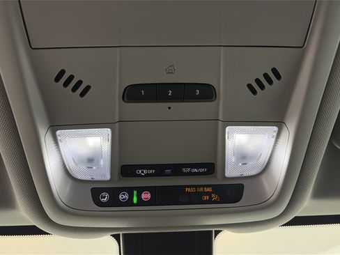 Used 2022 GMC Terrain SLT image 32