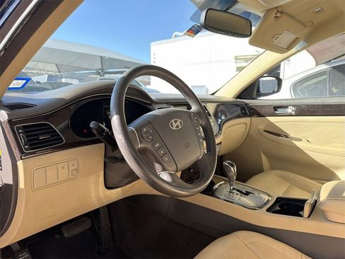 Used 2011 Hyundai Genesis 3.8 image 7