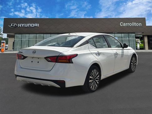 Used 2025 Nissan Altima 2.5 SV FWD image 5