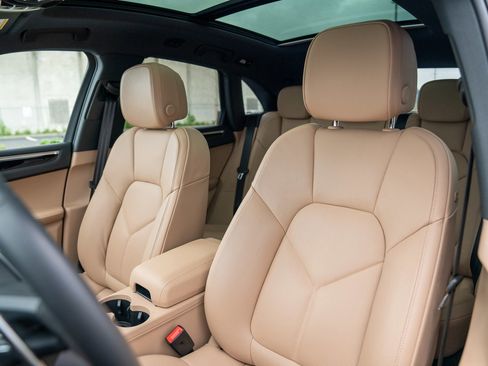 Used 2025 Porsche Macan image 5