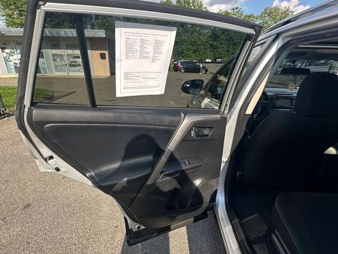 Used 2016 Toyota RAV4 XLE AWD/4WD image 23