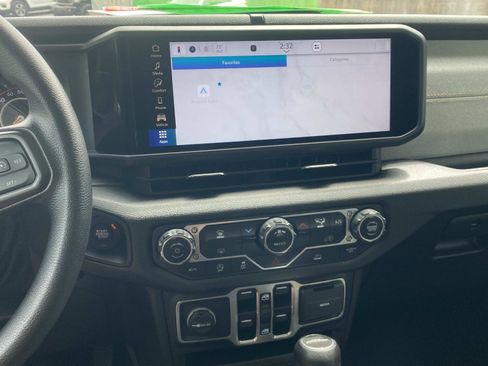 Used 2025 Jeep Gladiator Sport AWD/4WD image 27