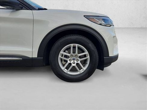 Used 2025 Ford Explorer Active w/ Active Comfort Package RWD image 22