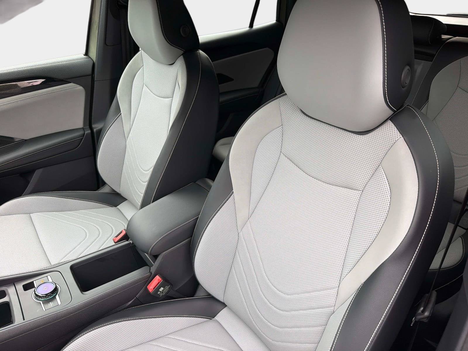 Certified 2026 Volkswagen Tiguan SE R-Line FWD image 19