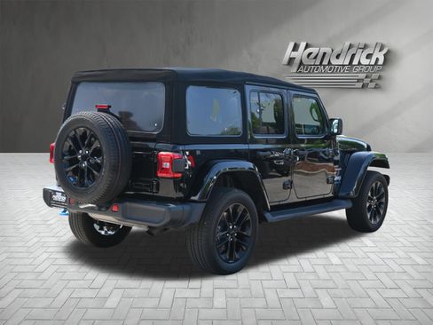 Used 2023 Jeep Wrangler Unlimited Sahara w/ Cold Weather Group AWD/4WD image 10