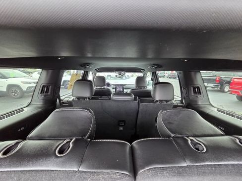 Used 2023 Jeep Grand Cherokee L Laredo RWD image 12