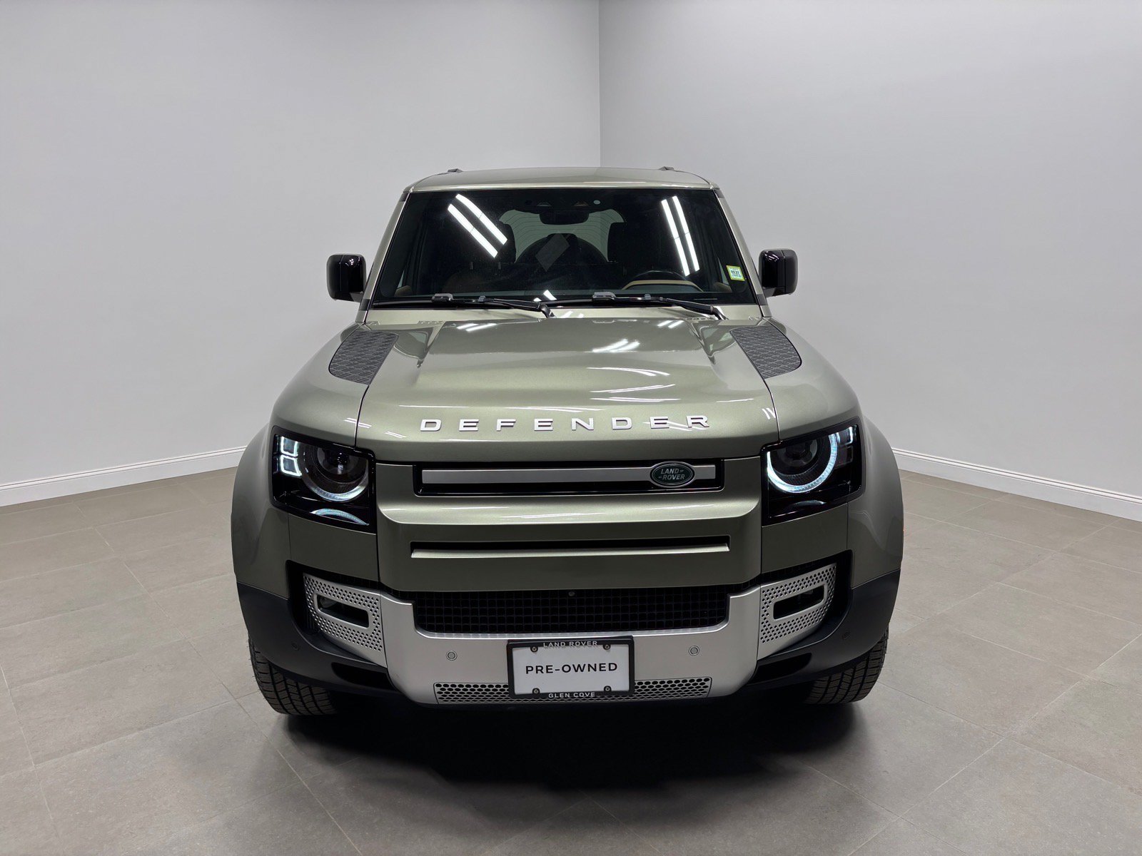 Used 2025 Land Rover Defender 110 S AWD/4WD image 3