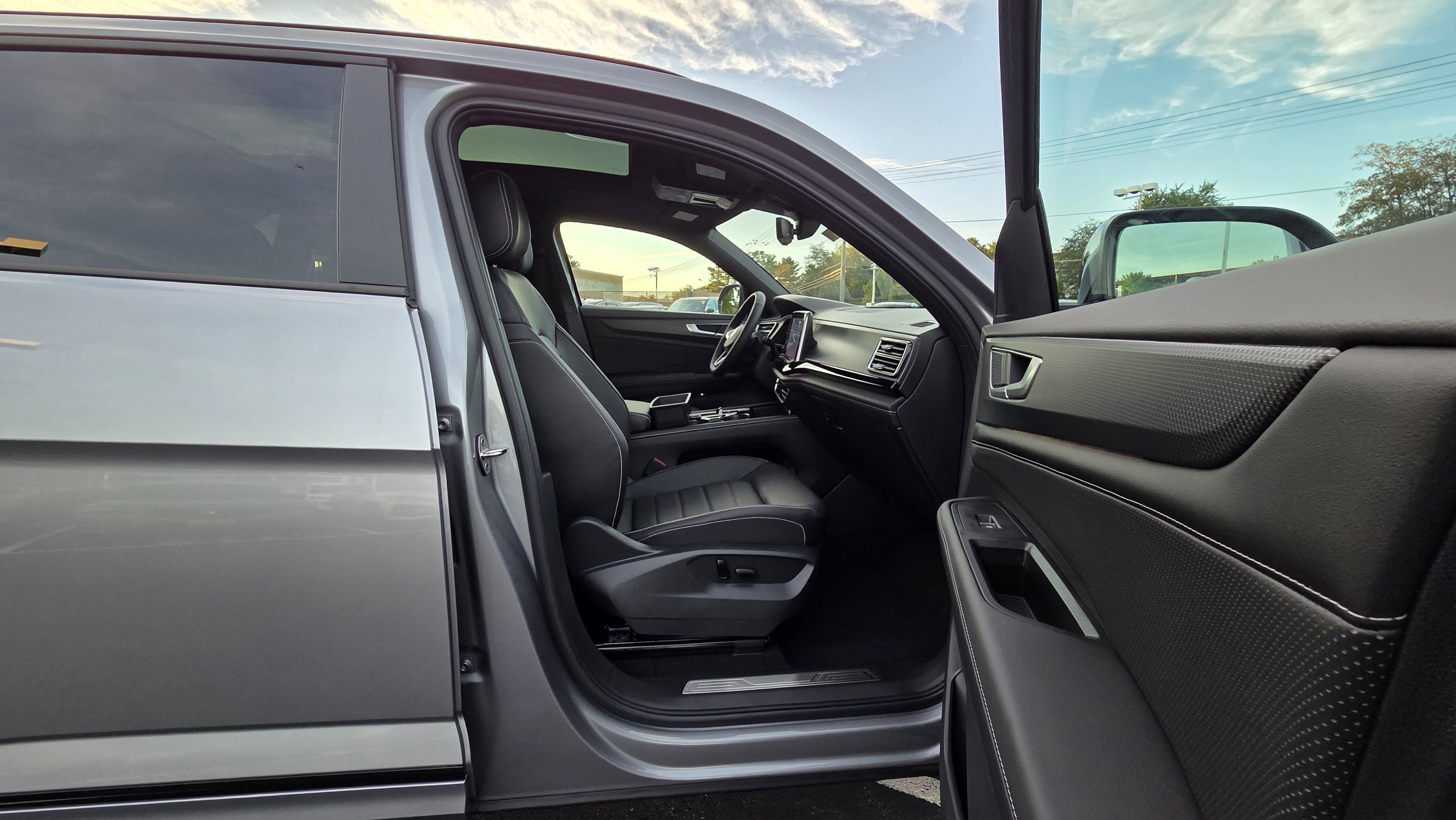 New 2026 Volkswagen Atlas Cross Sport SEL R-Line AWD/4WD image 28