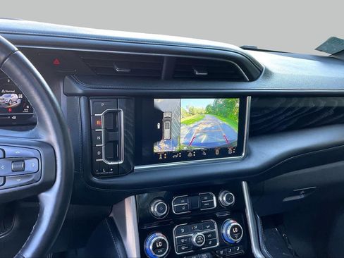 Used 2024 GMC Yukon Denali w/ Advanced Technology Package AWD/4WD image 28