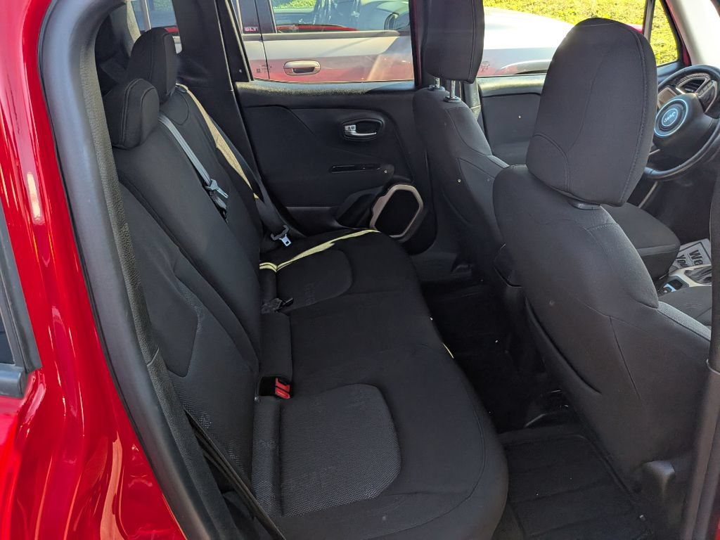 Used 2015 Jeep Renegade Latitude w/ Cold Weather Group FWD image 11