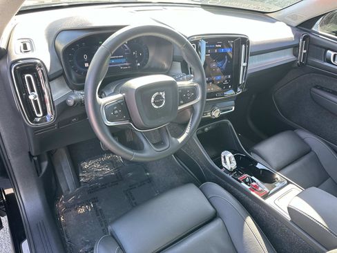 Certified 2025 Volvo XC40 B5 Plus w/ Protection Package Premier image 9