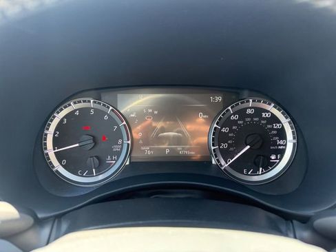 Used 2024 Toyota Highlander LE image 5