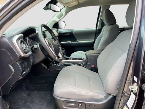 Used 2020 Toyota Tacoma SR5 RWD image 20