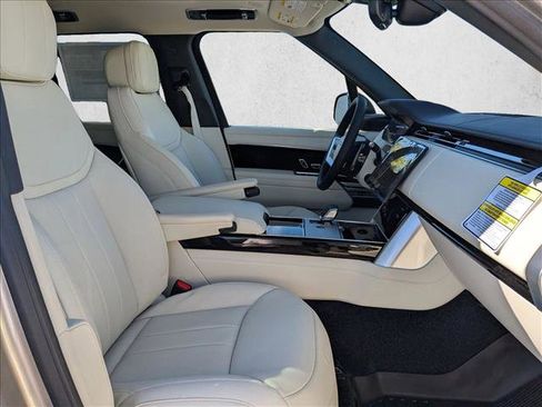 New 2025 Land Rover Range Rover SE image 17