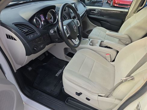 Used 2011 Dodge Grand Caravan Crew w/ Entertainment Group 1 image 4