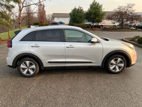 Used 2019 Kia Niro FE image 8