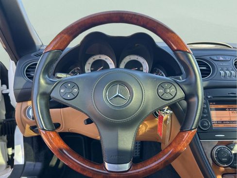 Used 2011 Mercedes-Benz SL 550 image 23