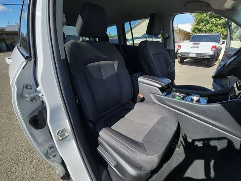 Certified 2023 Jeep Grand Cherokee Laredo AWD/4WD image 24