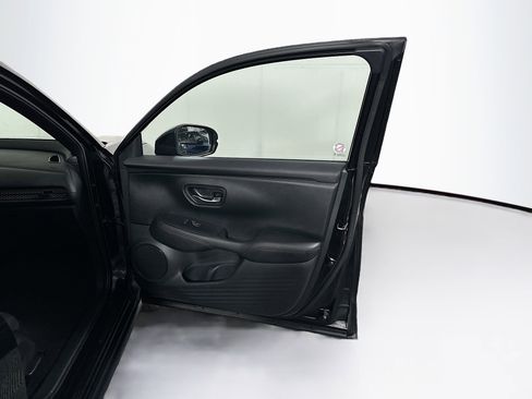 Used 2025 Honda HR-V Sport image 31