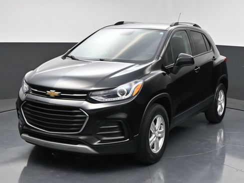 Used 2021 Chevrolet Trax LT w/ Driver Confidence Package AWD/4WD image 3