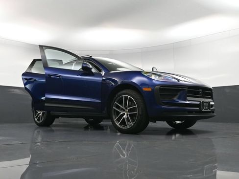 Certified 2026 Porsche Macan AWD/4WD image 36