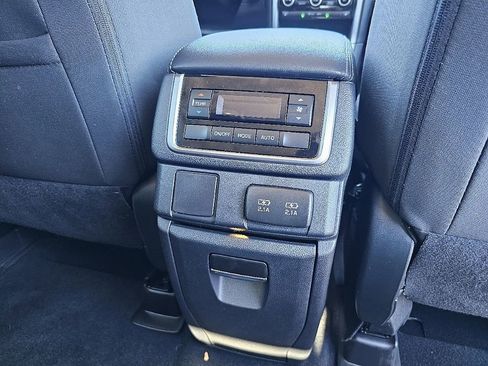 Used 2021 Subaru Ascent Premium w/ Convenience Package image 22
