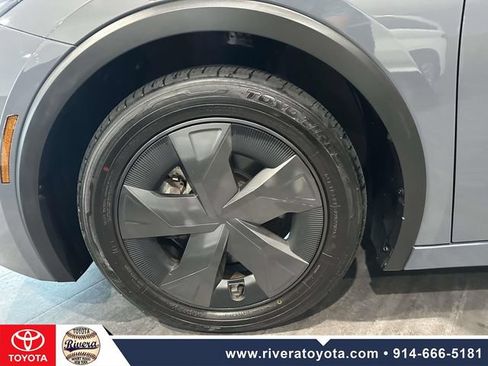 Used 2024 Toyota Prius Prime FWD image 11