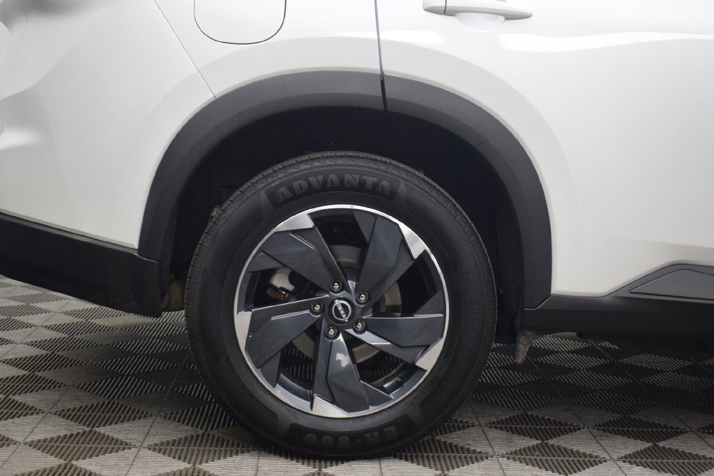 Used 2025 Nissan Rogue SV AWD/4WD image 26