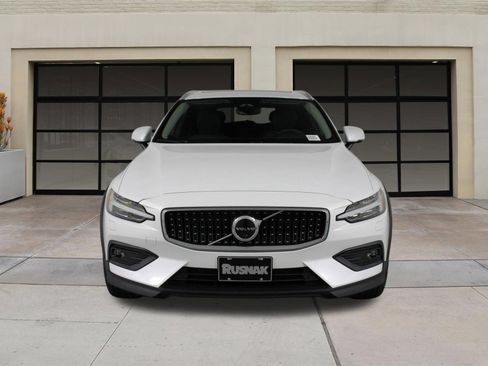 New 2026 Volvo V60 B5 Cross Country Plus w/ Climate Package AWD/4WD image 2