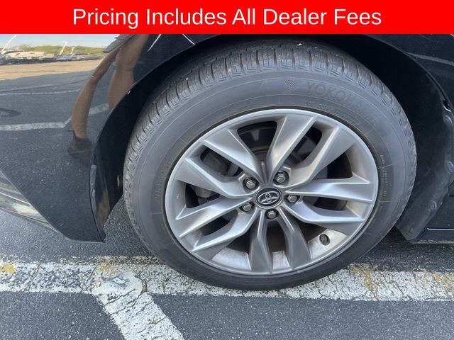 Used 2019 Toyota Avalon XLE w/ Moonroof Package FWD image 2