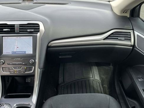 Used 2019 Ford Fusion SE image 18