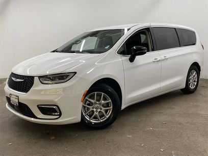 Used 2024 Chrysler Pacifica Touring-L
