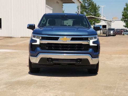 Used 2024 Chevrolet Silverado 1500 LT AWD/4WD image 2