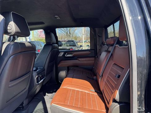 Used 2024 GMC Sierra 2500 Denali Ultimate AWD/4WD image 9