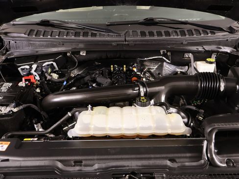 Used 2024 Ford Expedition Max XLT image 22