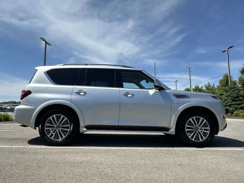 Used 2022 Nissan Armada SL w/ Captain's Chairs Package AWD/4WD image 3
