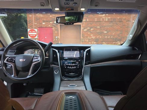 Used 2015 Cadillac Escalade Premium AWD/4WD image 17