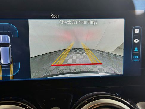 Used 2025 Mercedes-Benz GLB 250 image 21