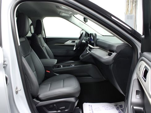 New 2026 Ford Explorer Active w/ Active Comfort Package image 17