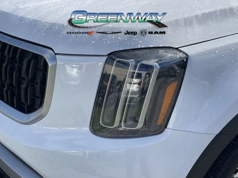 Used 2024 Kia Telluride EX w/ EX Captain's Chair Package FWD image 6