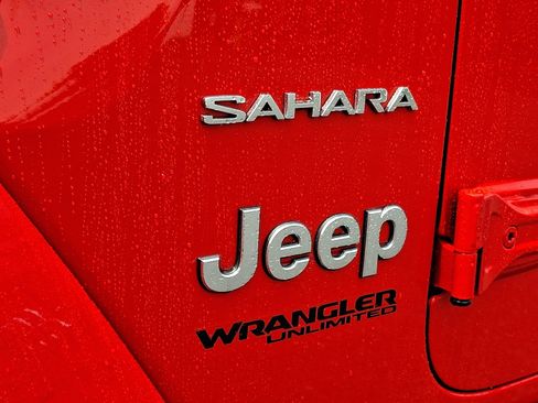Used 2019 Jeep Wrangler Unlimited Sahara w/ Cold Weather Group AWD/4WD image 4