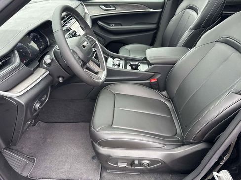 New 2025 Jeep Grand Cherokee L Limited w/ Luxury Tech Group II image 11