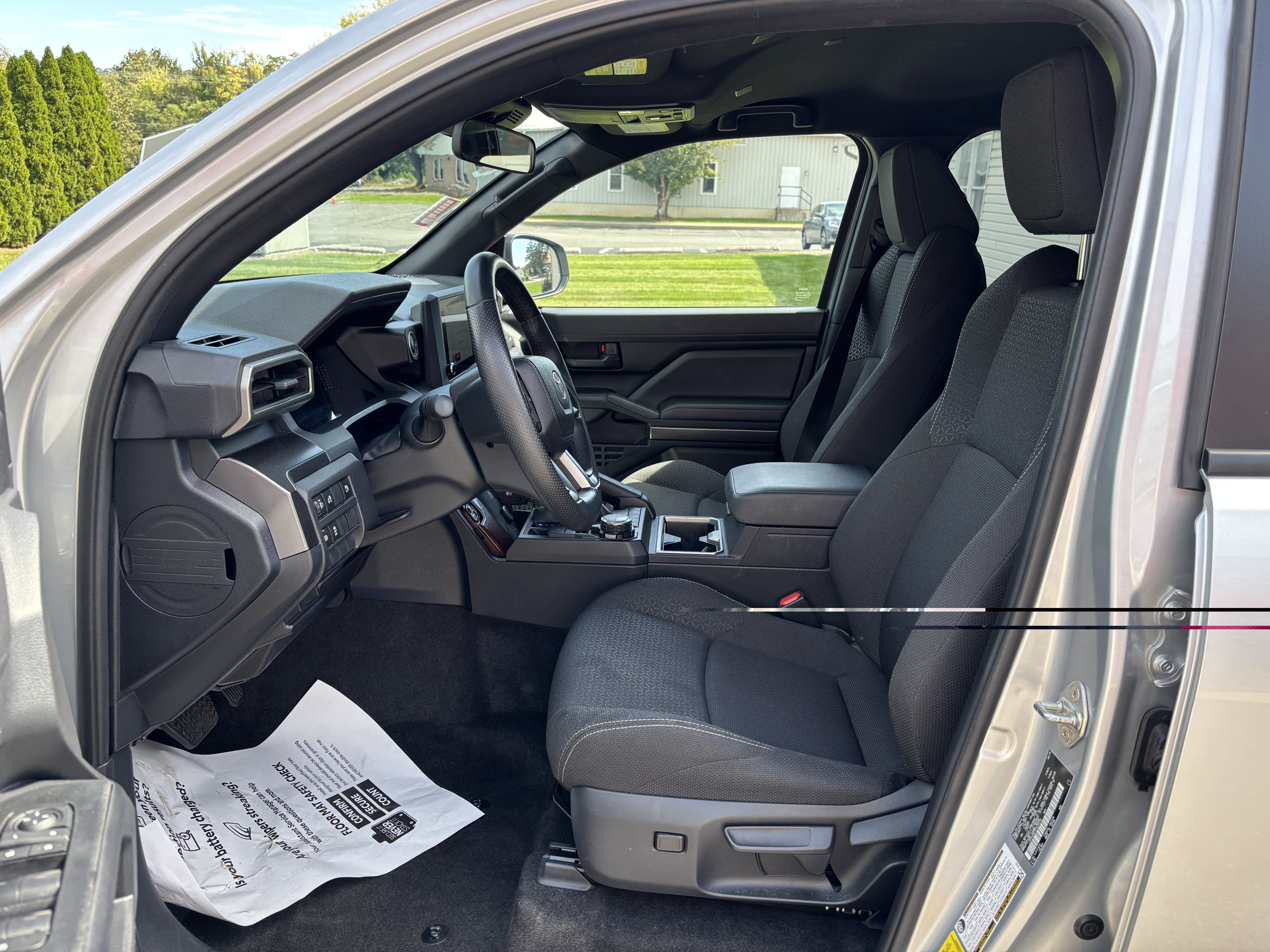 Used 2025 Toyota 4Runner SR5 AWD/4WD image 13