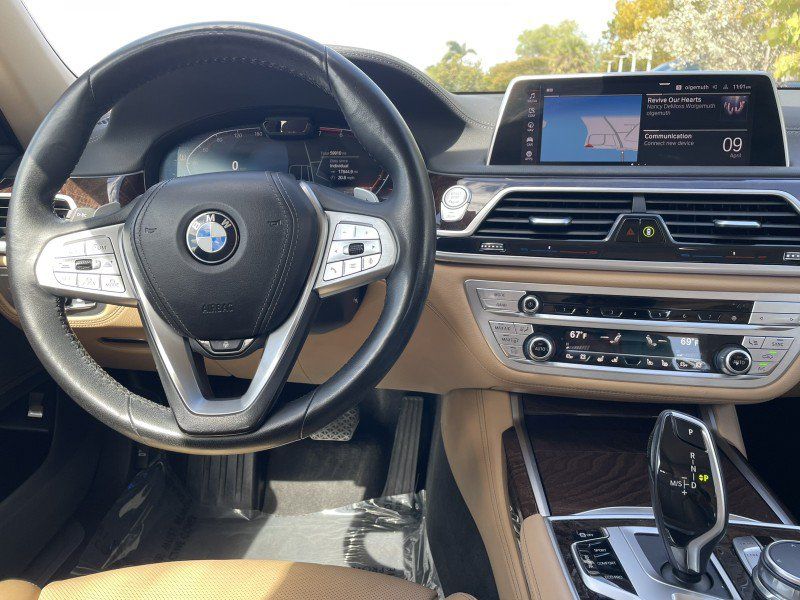 Used 2022 BMW 750i xDrive AWD/4WD image 17